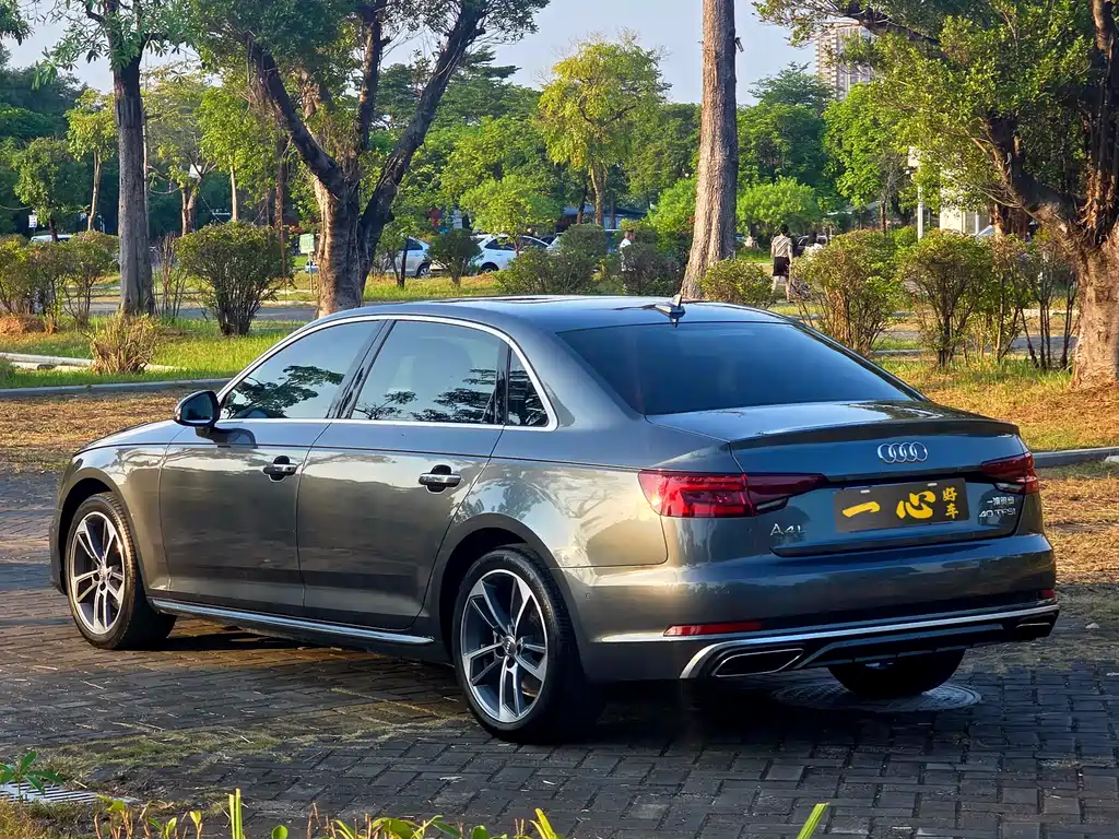 Audi A4L — фото 7