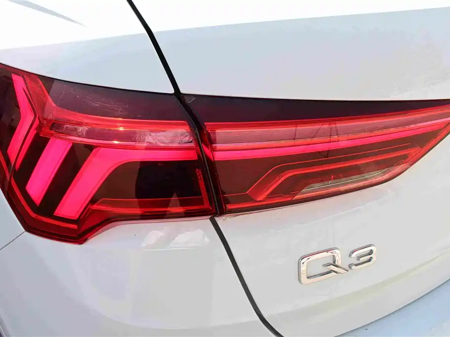 Audi Q3 — фото 14
