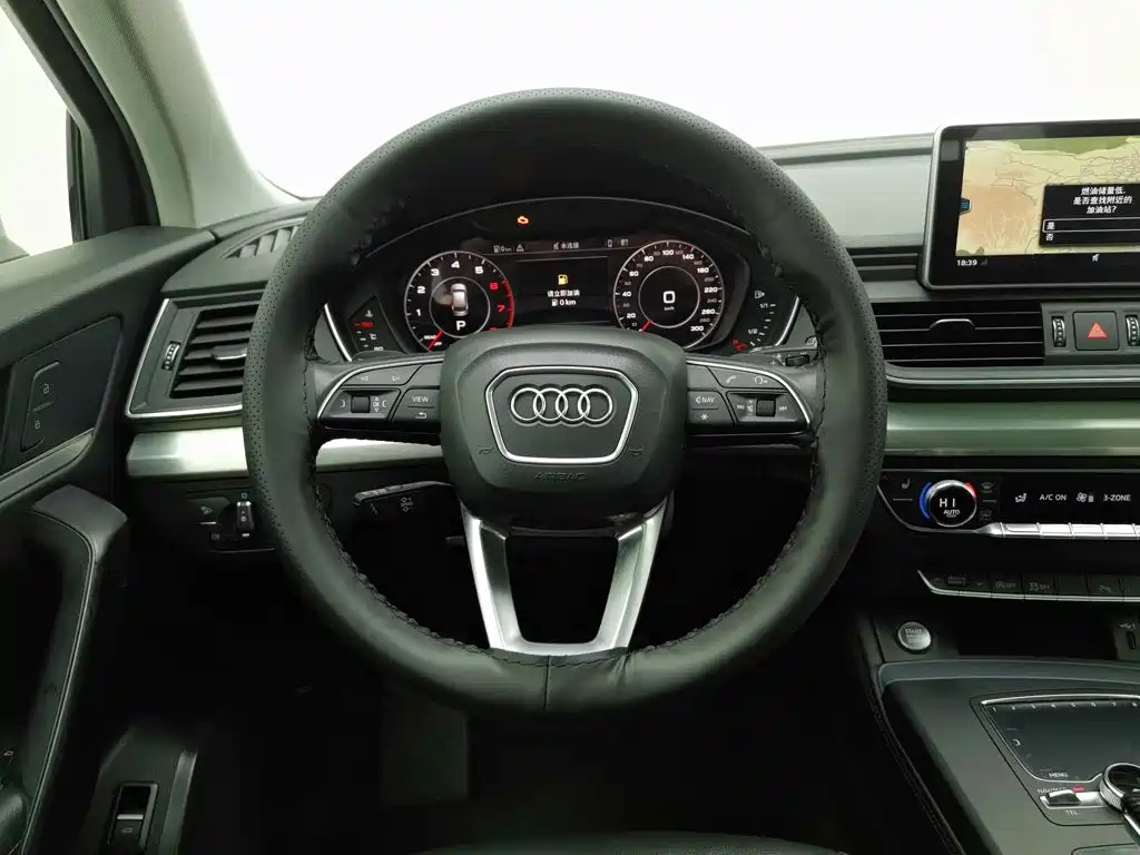 Audi Q5L — фото 11