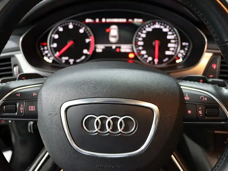 Audi A6L — фото 9