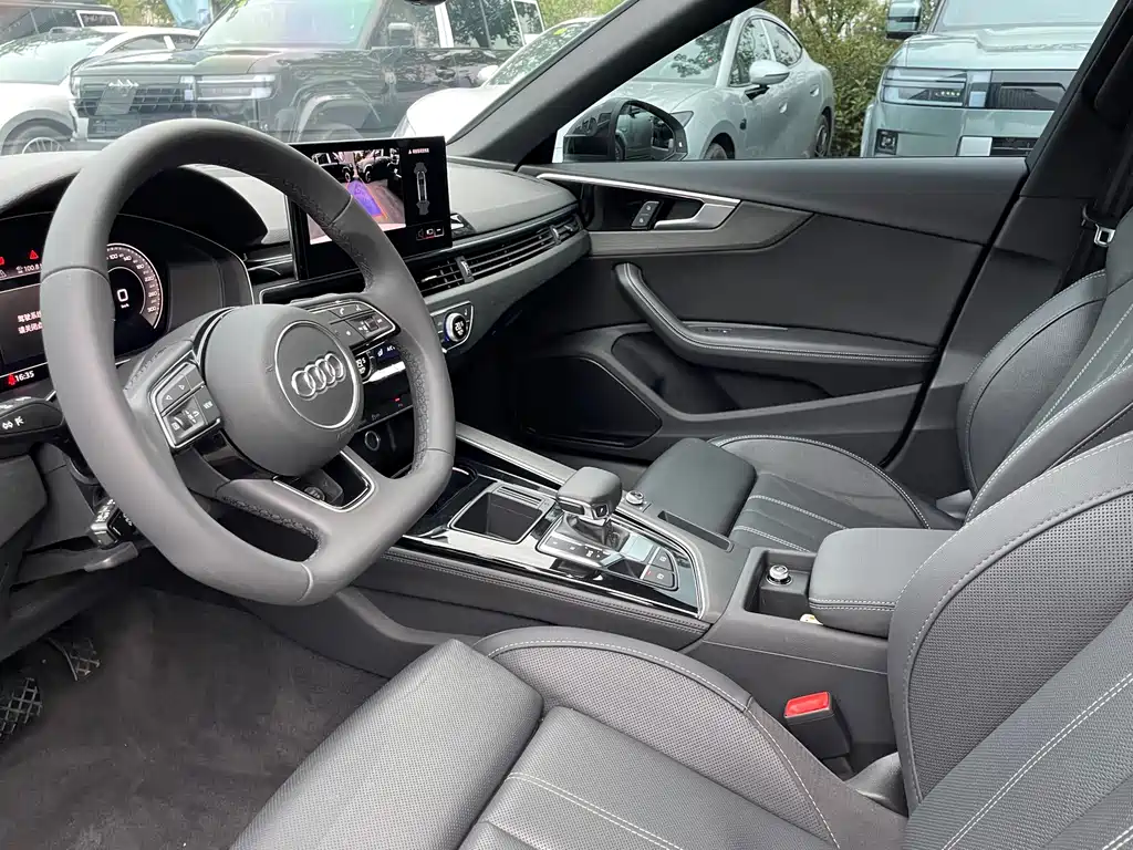 Audi A4L — фото 5