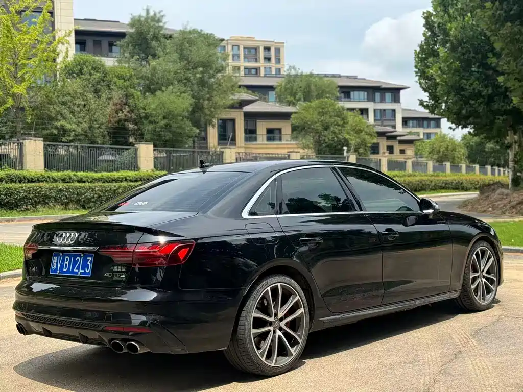 Audi S4 — фото 8