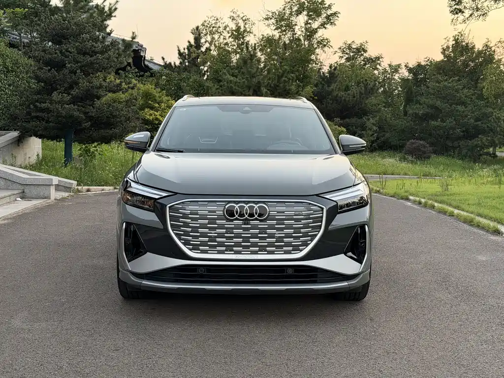 Audi Q4 e-tron — фото 2