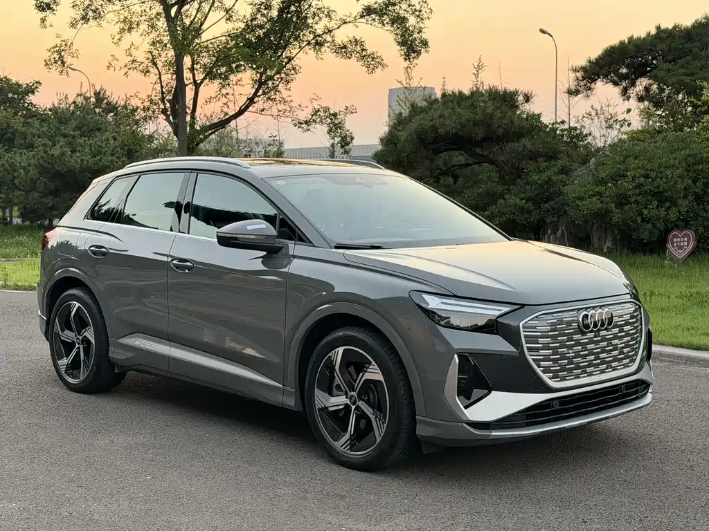 Audi Q4 e-tron — фото 3