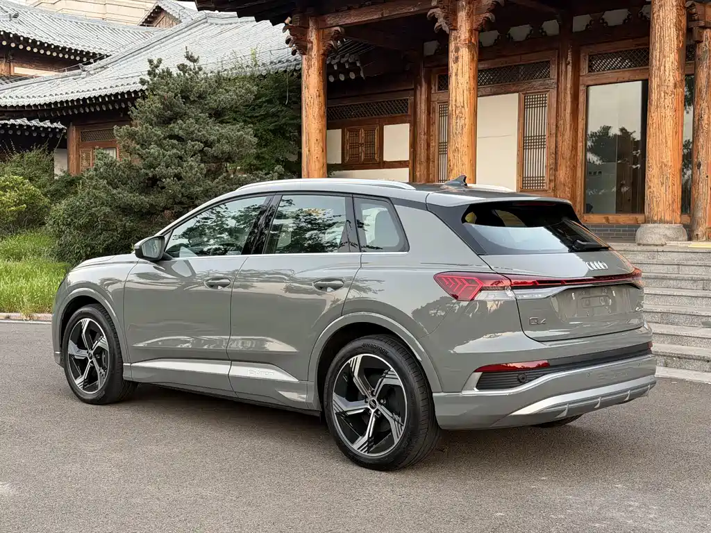 Audi Q4 e-tron — фото 6