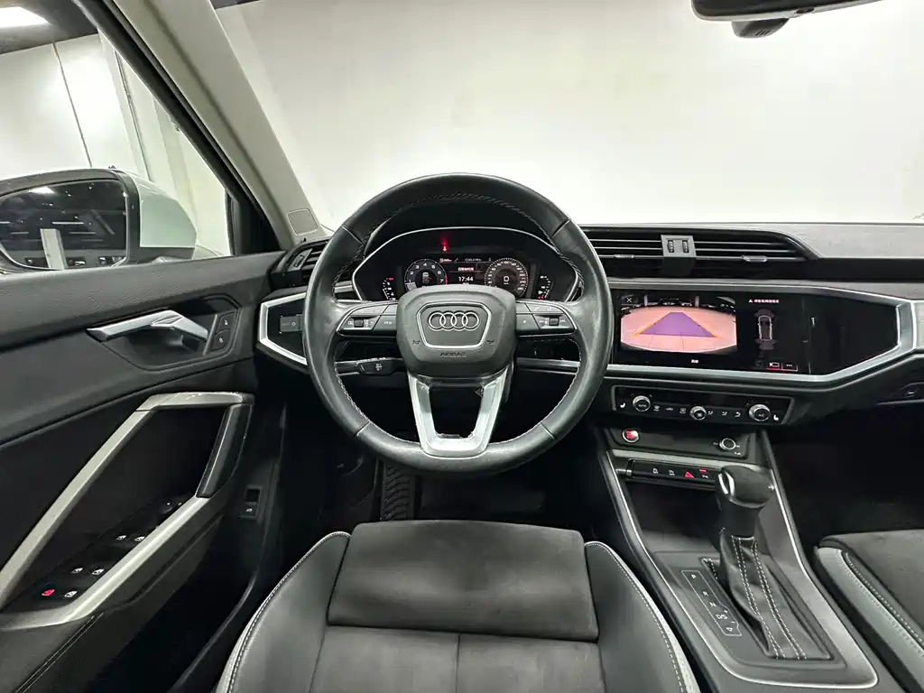 Audi Q3 — фото 13