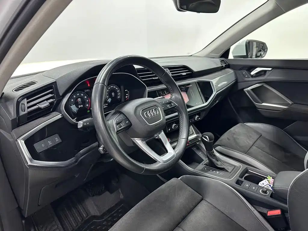 Audi Q3 — фото 15