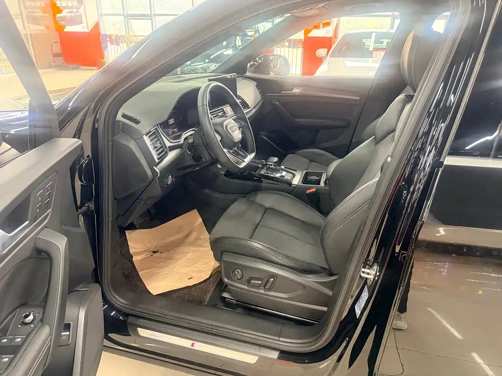 Audi Q5L Sportback — фото 3