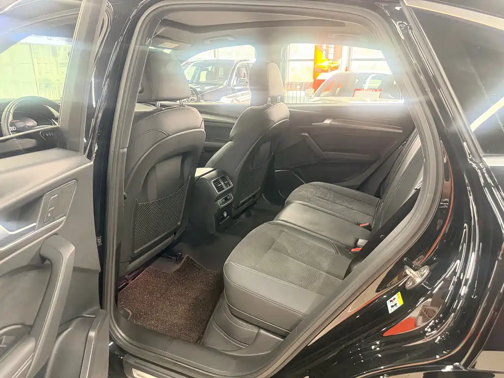 Audi Q5L Sportback — фото 4