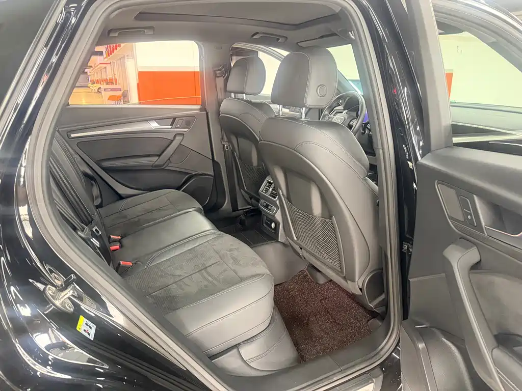 Audi Q5L Sportback — фото 6