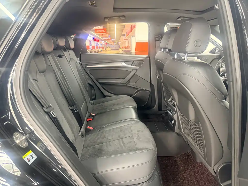 Audi Q5L Sportback — фото 9