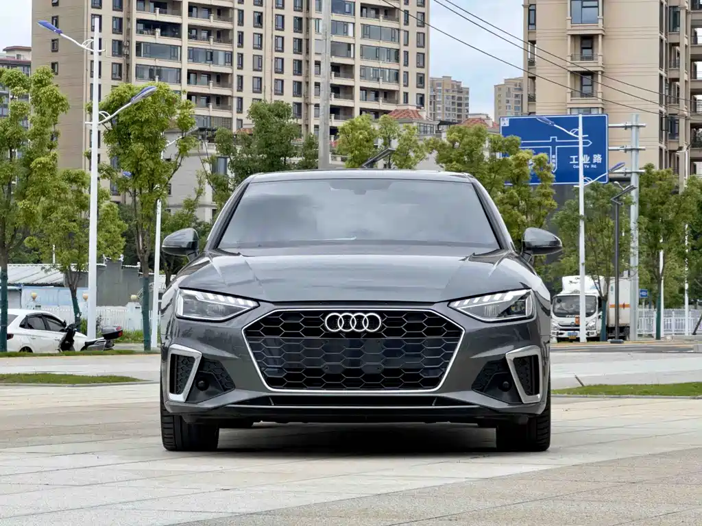 Audi A4L — фото 2