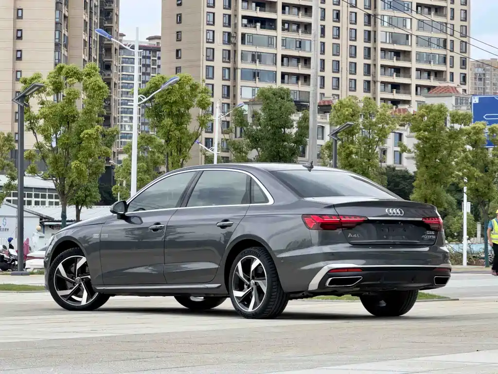 Audi A4L — фото 5