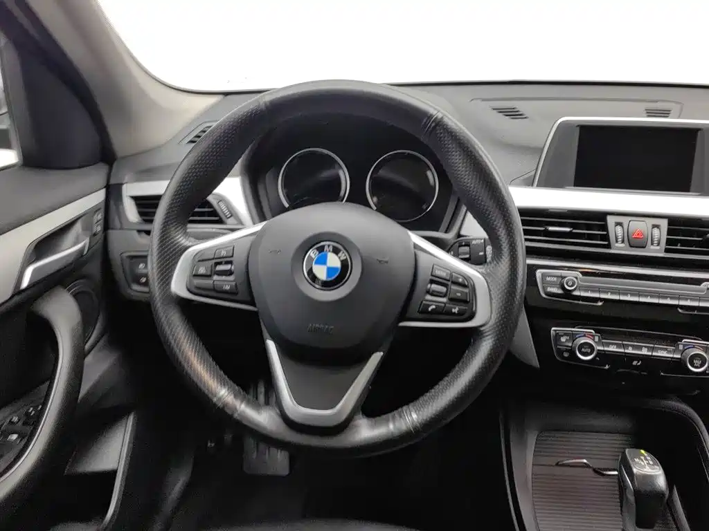 BMW X1 — фото 11