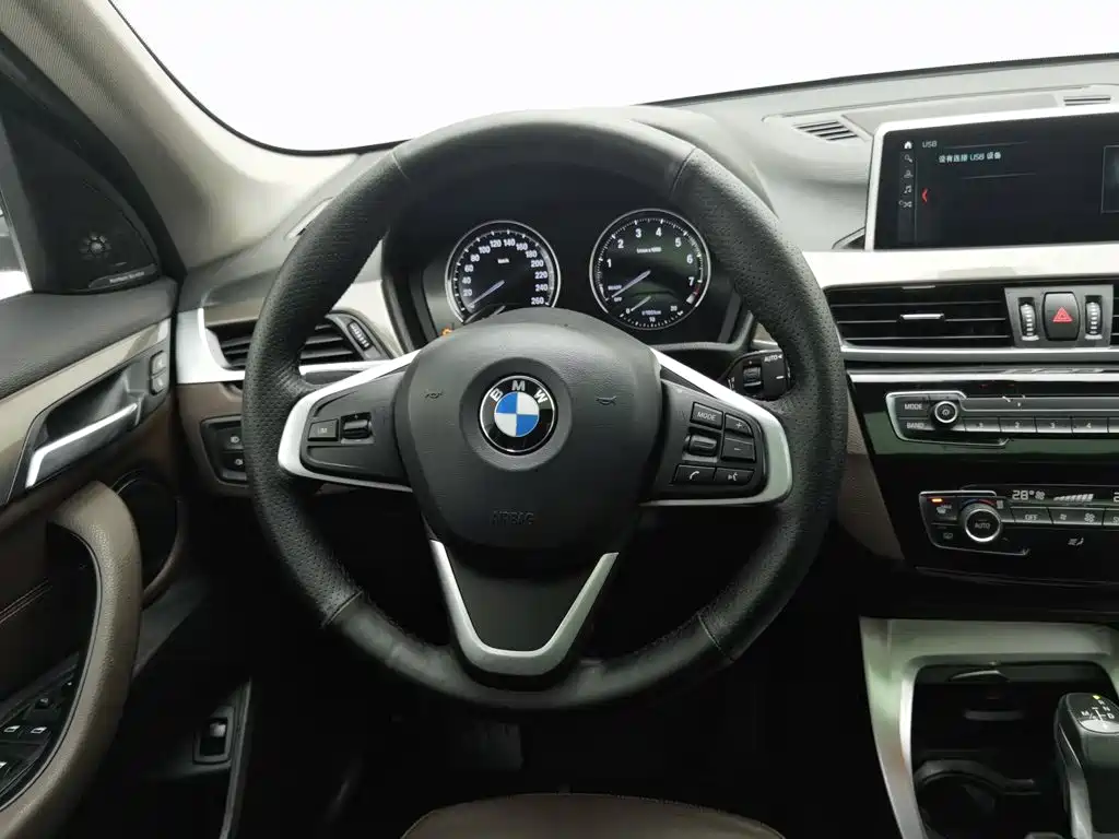 BMW X1 — фото 11