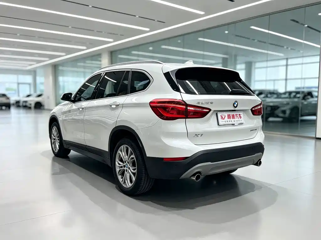 BMW X1 — фото 9