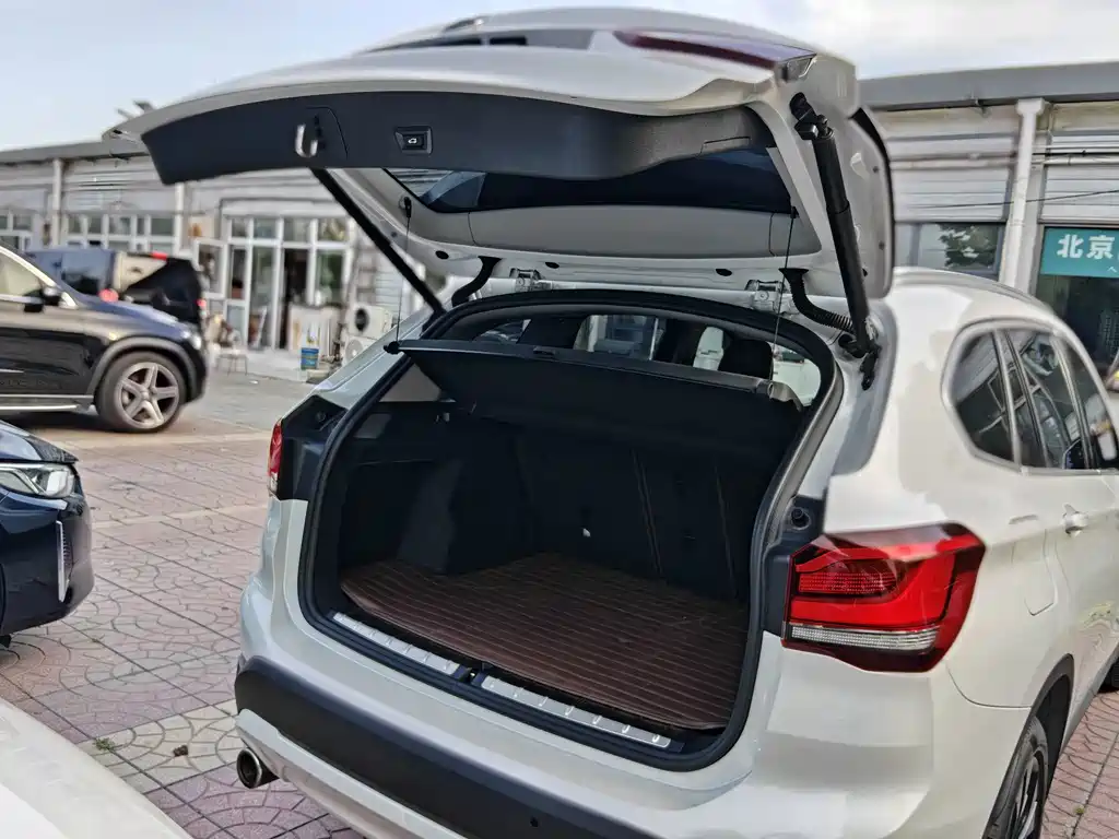 BMW X1 — фото 11