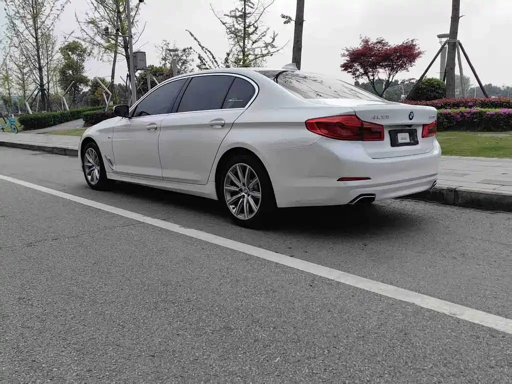 BMW 5 Series — фото 4