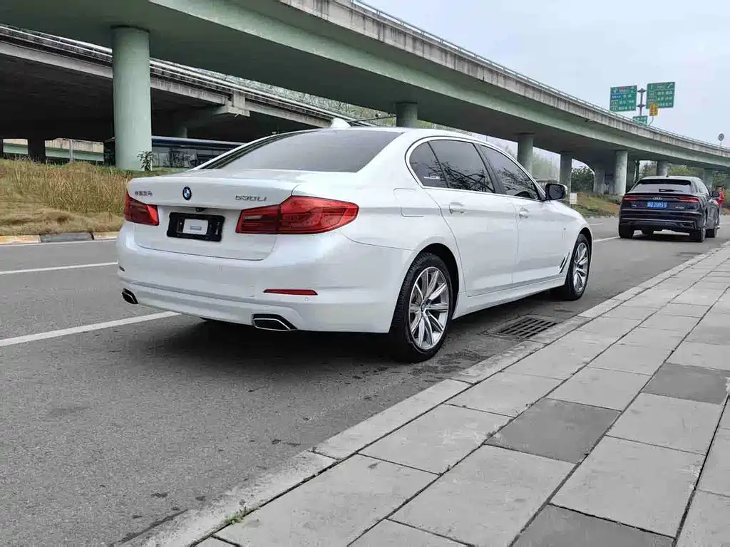 BMW 5 Series — фото 5