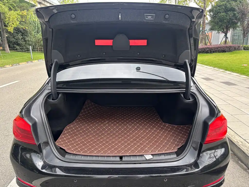 BMW 5 Series New Energy — фото 10