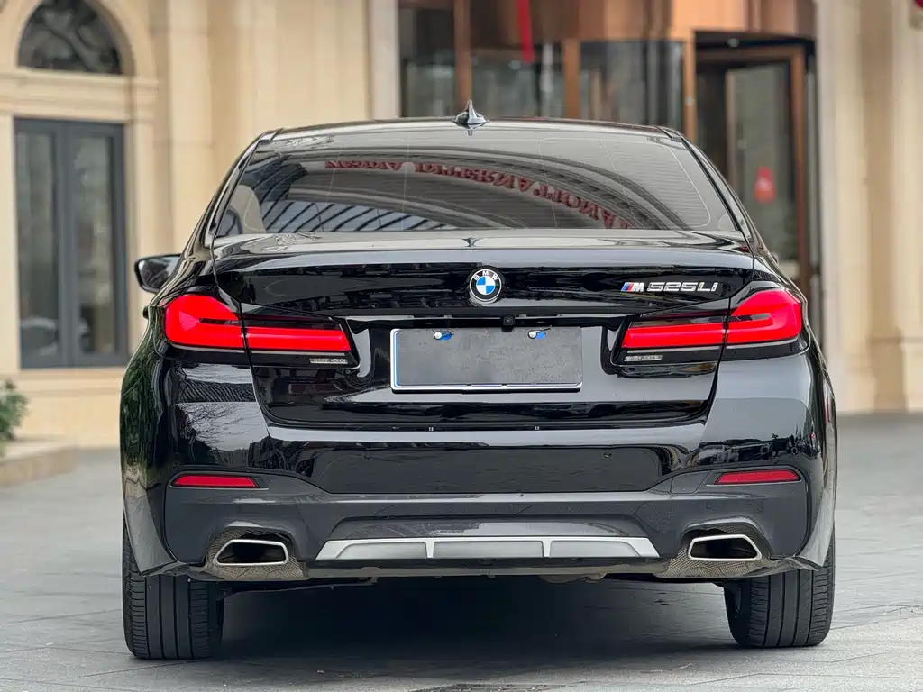 BMW 5 Series — фото 10