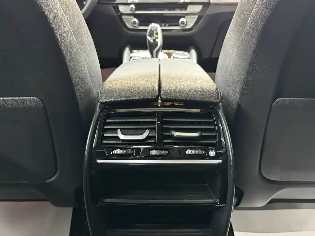 BMW 5 Series — фото 18