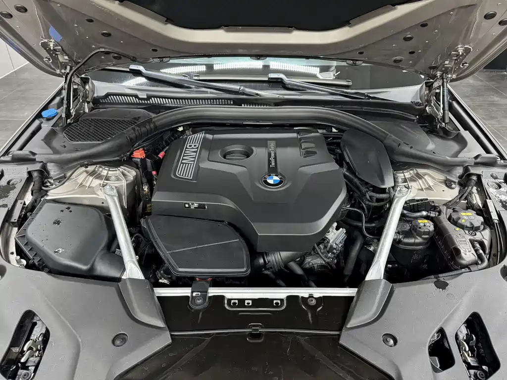 BMW 5 Series — фото 19