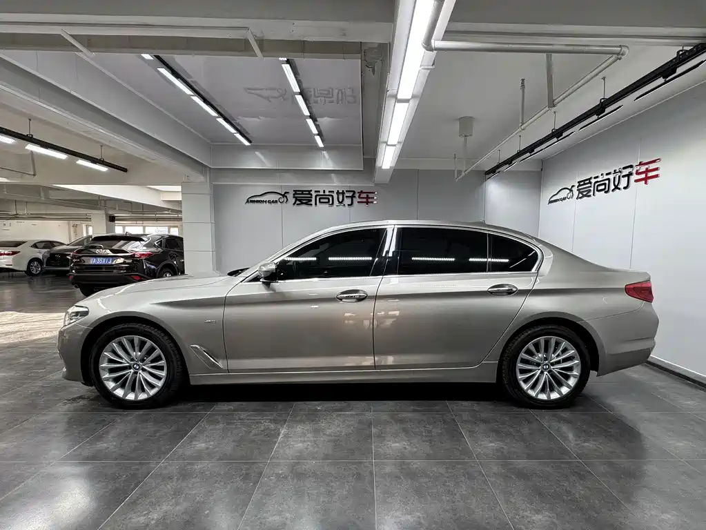 BMW 5 Series — фото 4