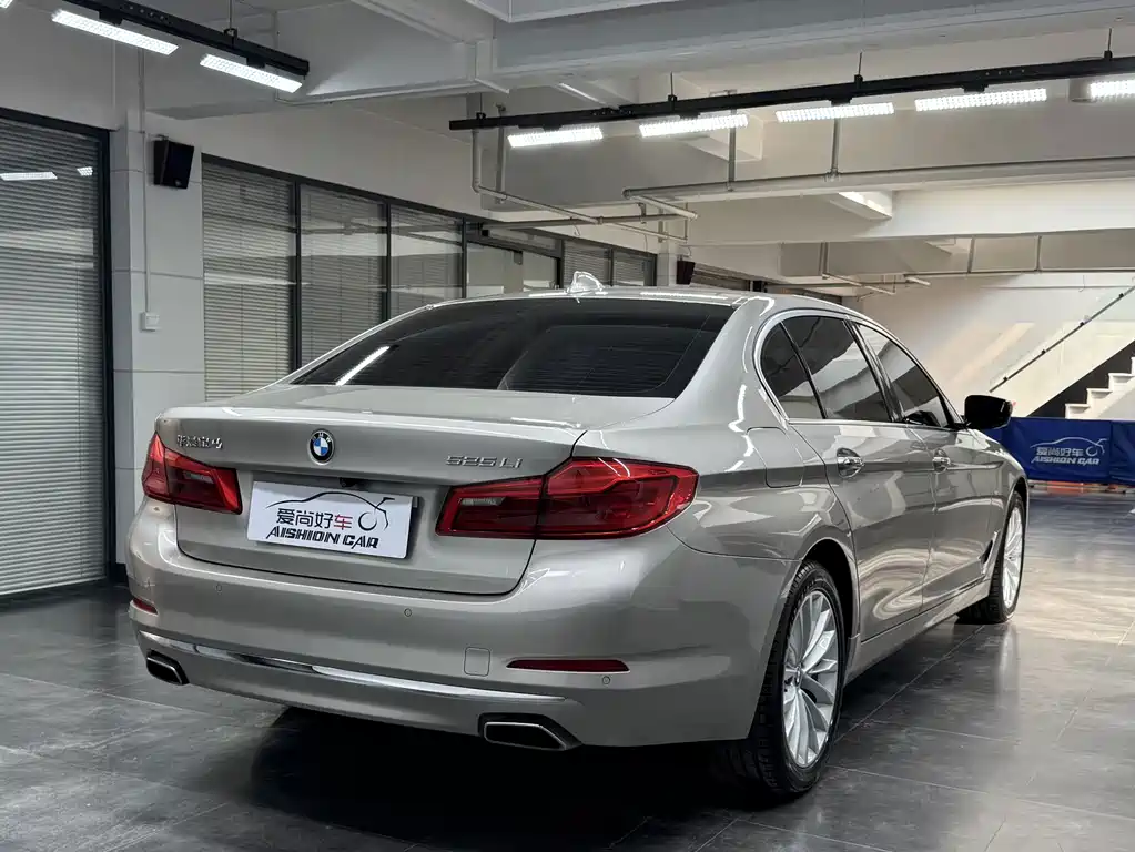 BMW 5 Series — фото 7