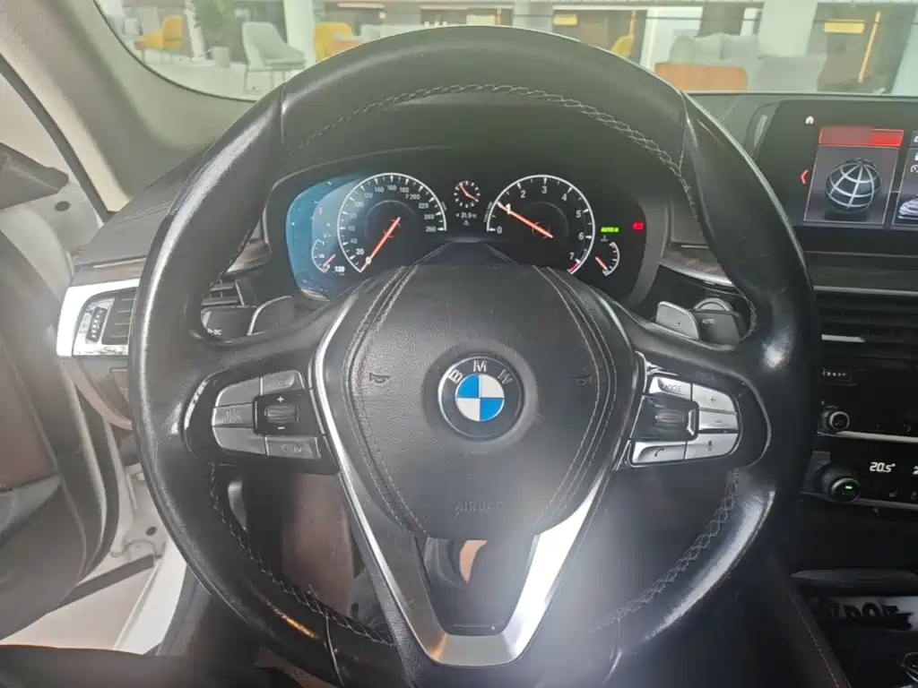 BMW 5 Series — фото 11