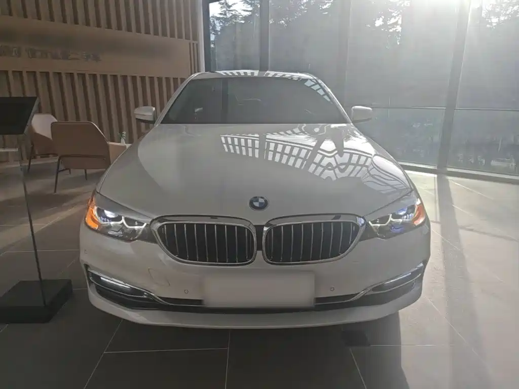 BMW 5 Series — фото 3