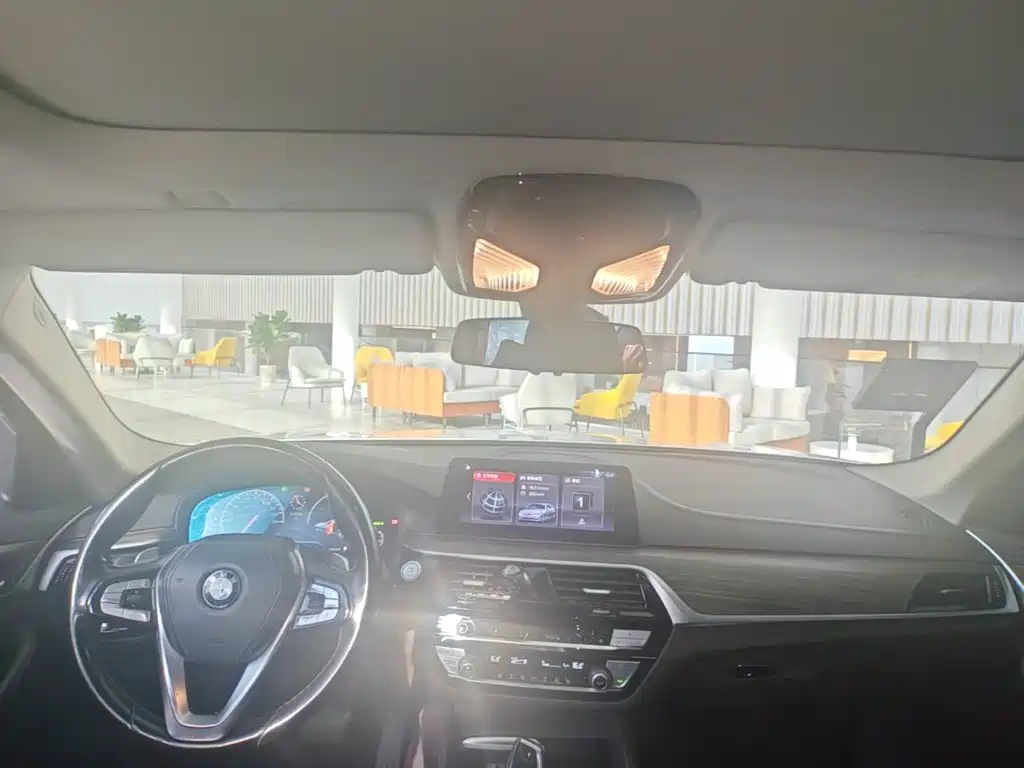 BMW 5 Series — фото 10