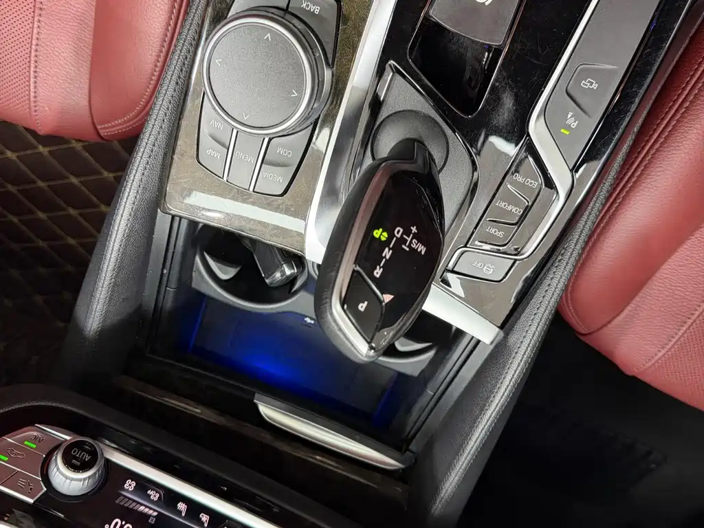 BMW 5 Series — фото 14