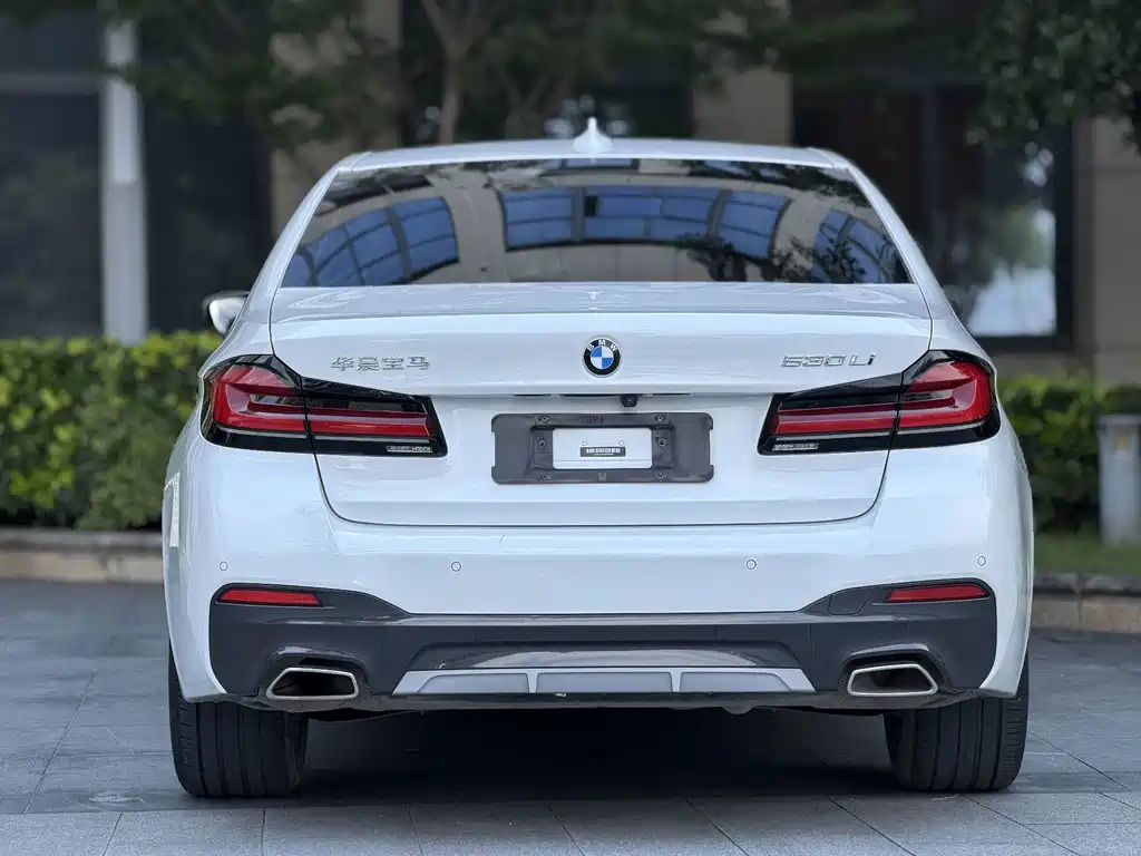 BMW 5 Series — фото 10