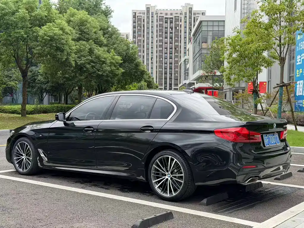 BMW 5 Series — фото 9