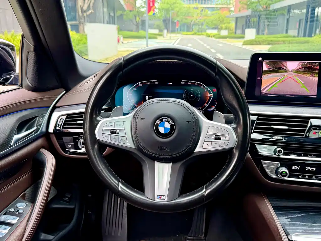 BMW 5 Series — фото 14