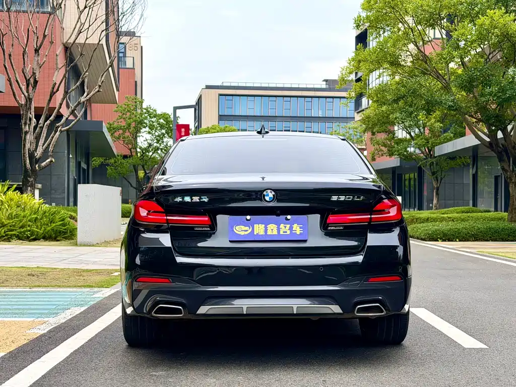BMW 5 Series — фото 6
