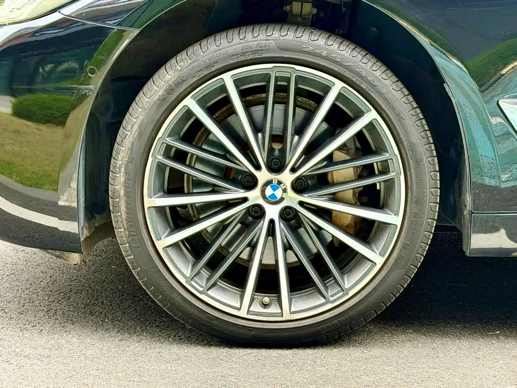BMW 5 Series — фото 9