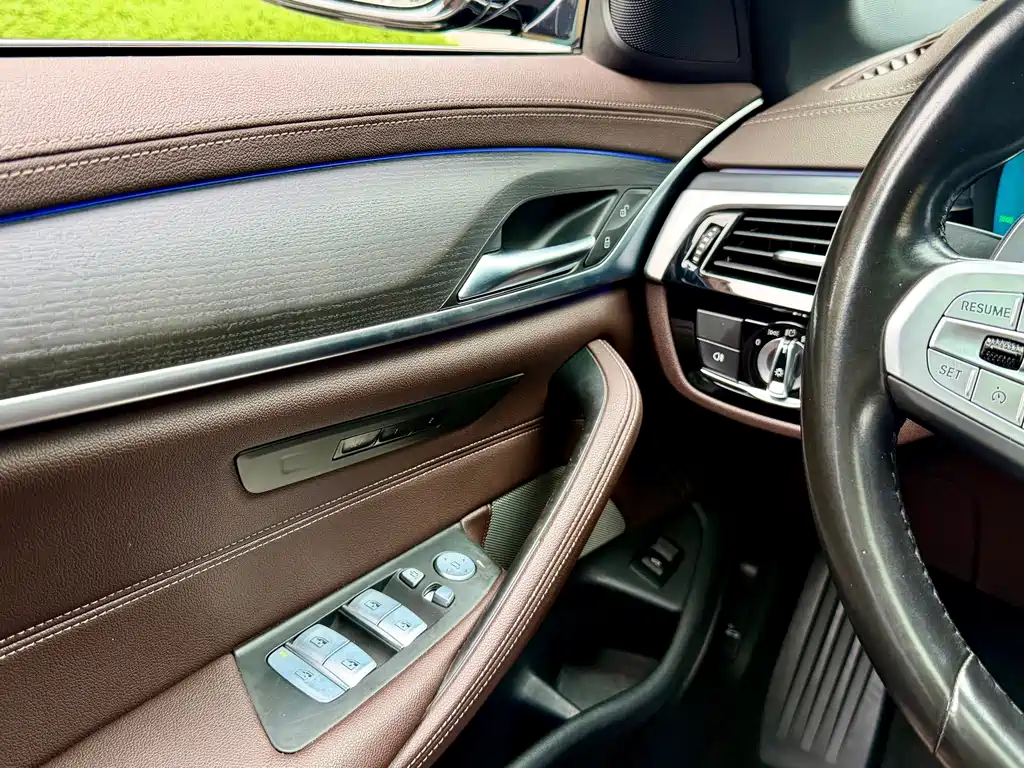 BMW 5 Series — фото 10