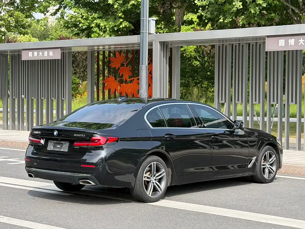 BMW 5 Series — фото 7