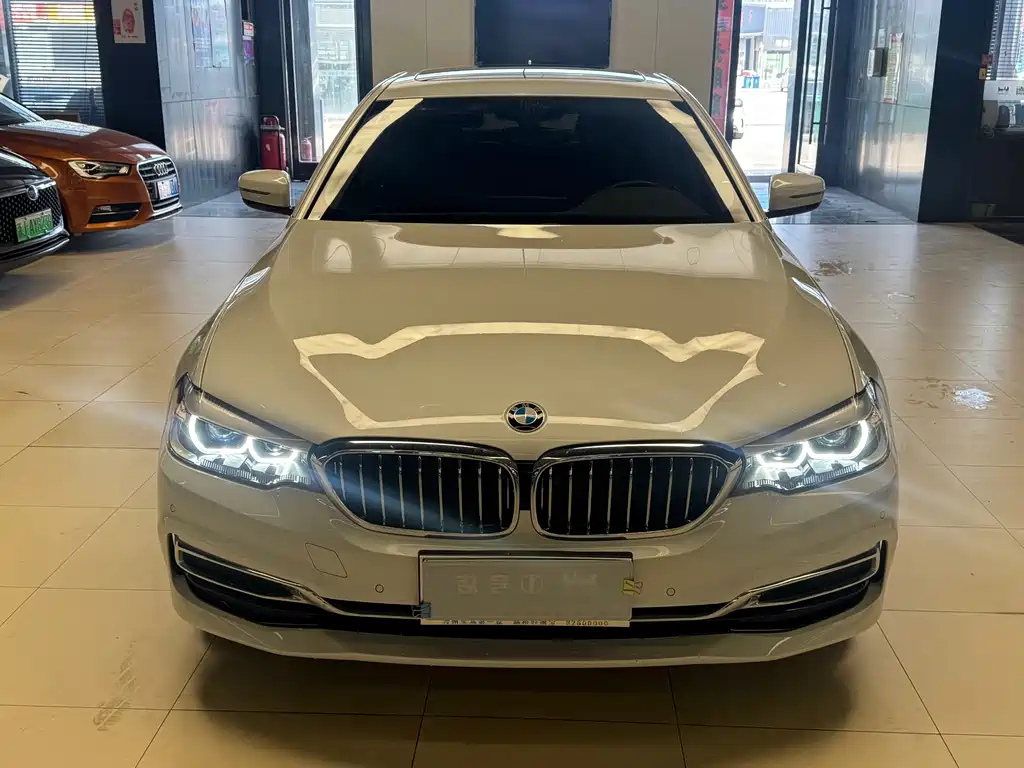 BMW 5 Series — фото 11