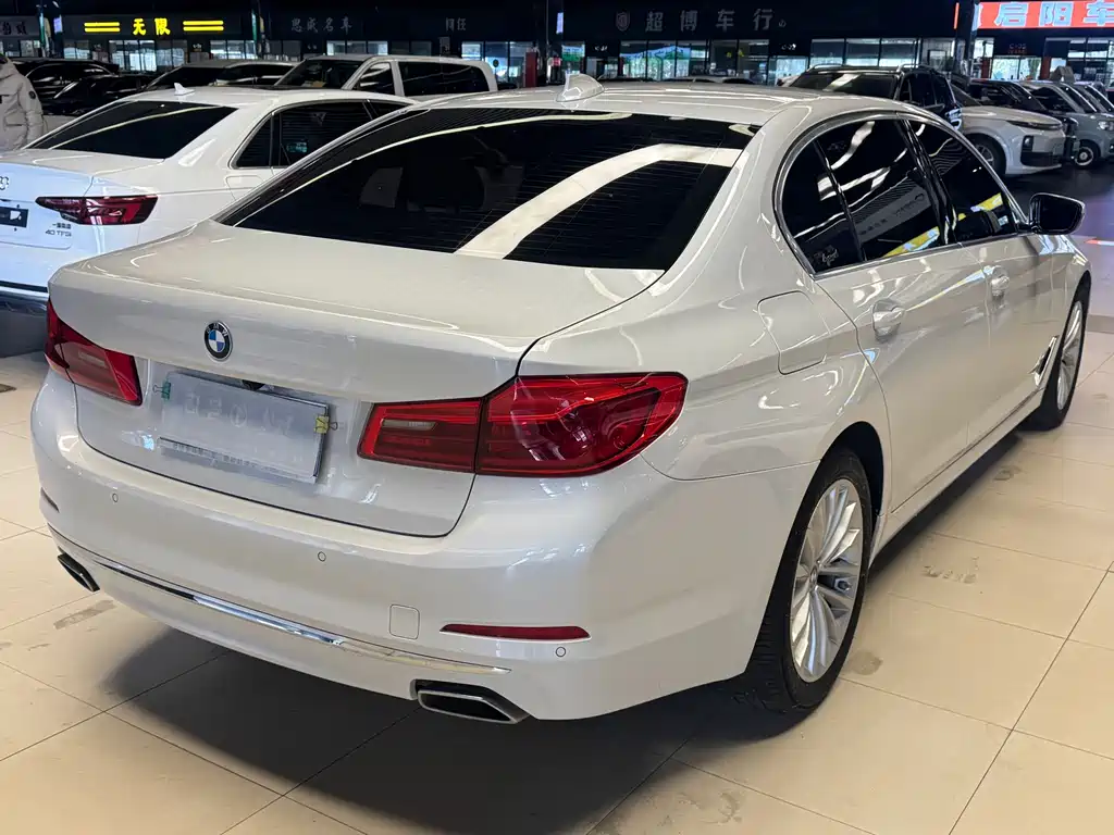 BMW 5 Series — фото 13