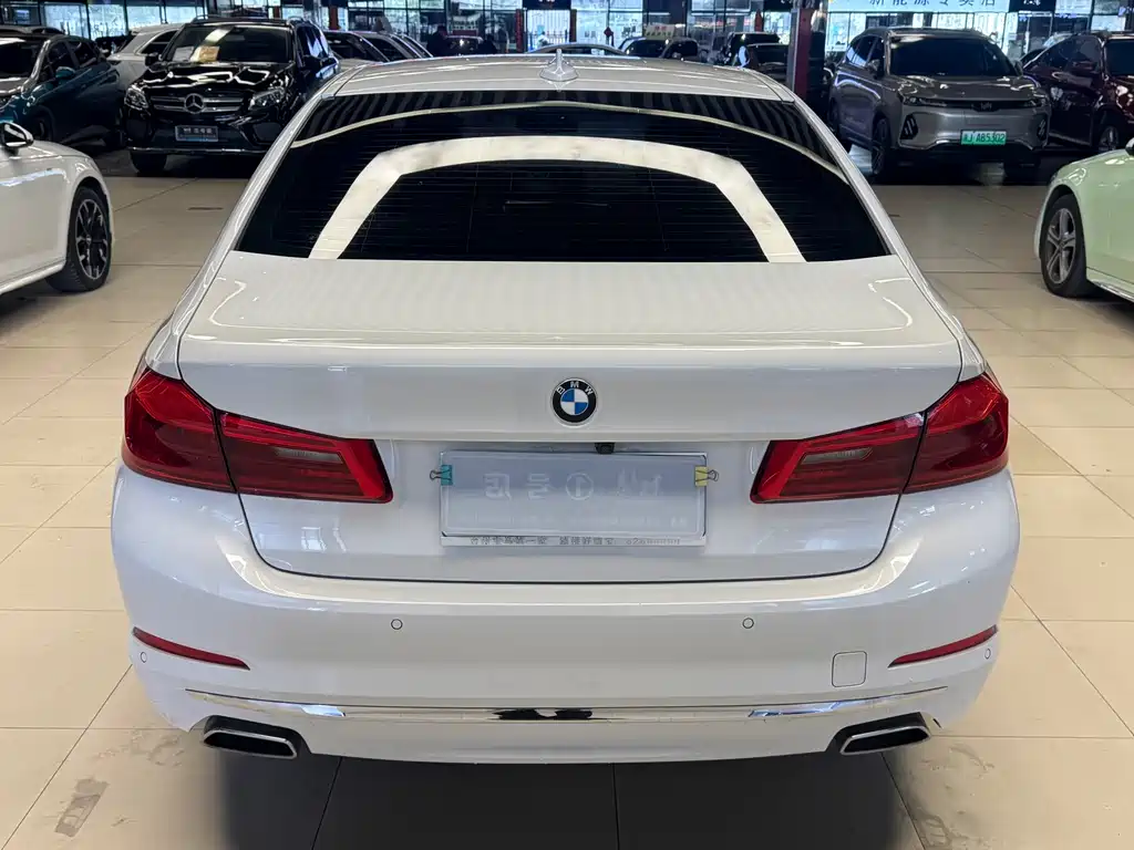 BMW 5 Series — фото 14