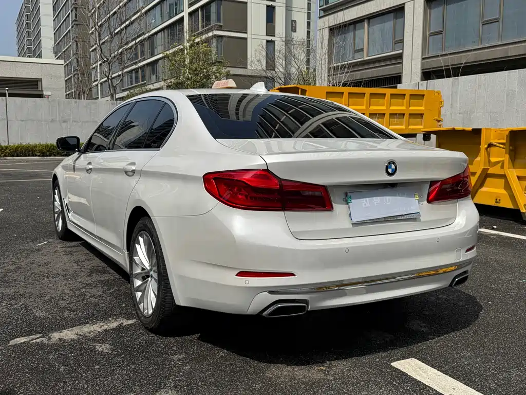 BMW 5 Series — фото 4