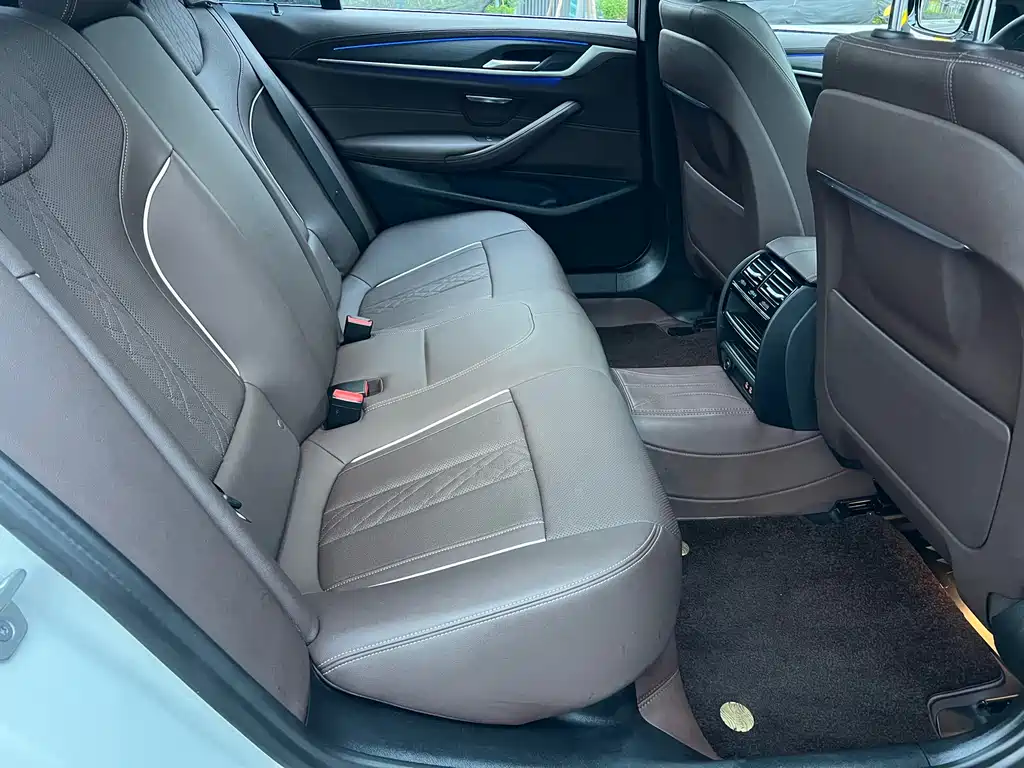 BMW 5 Series — фото 11