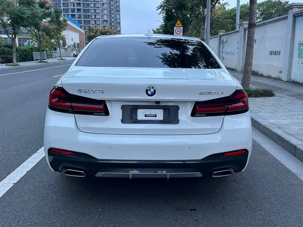 BMW 5 Series — фото 14