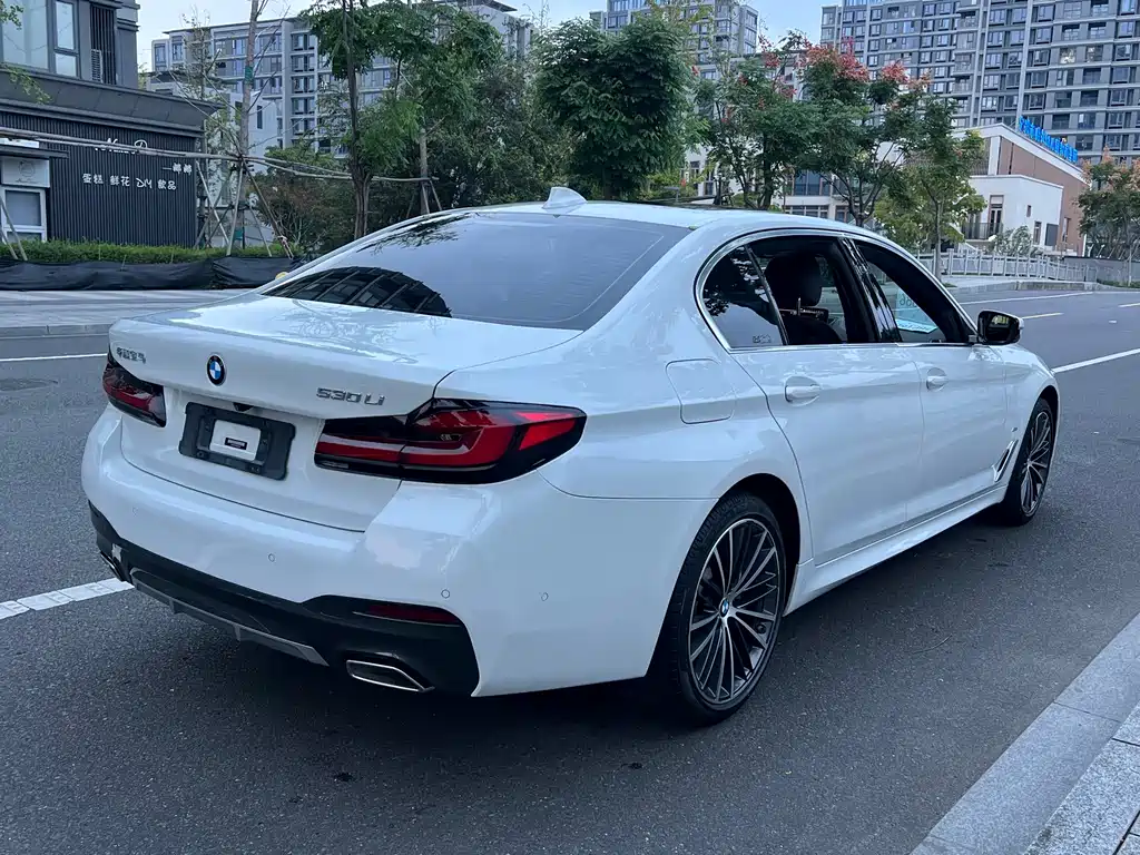 BMW 5 Series — фото 15