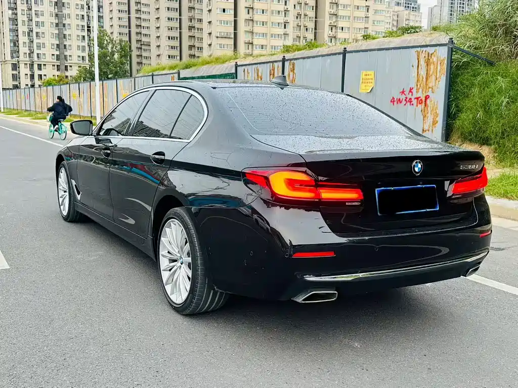 BMW 5 Series — фото 9