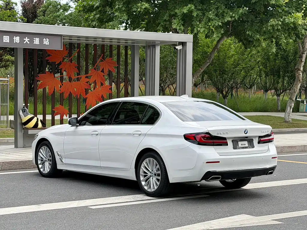 BMW 5 Series — фото 9