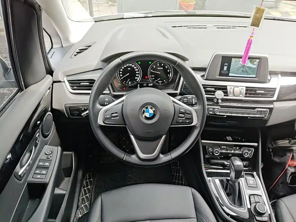 BMW 2 Series Active Tourer — фото 11